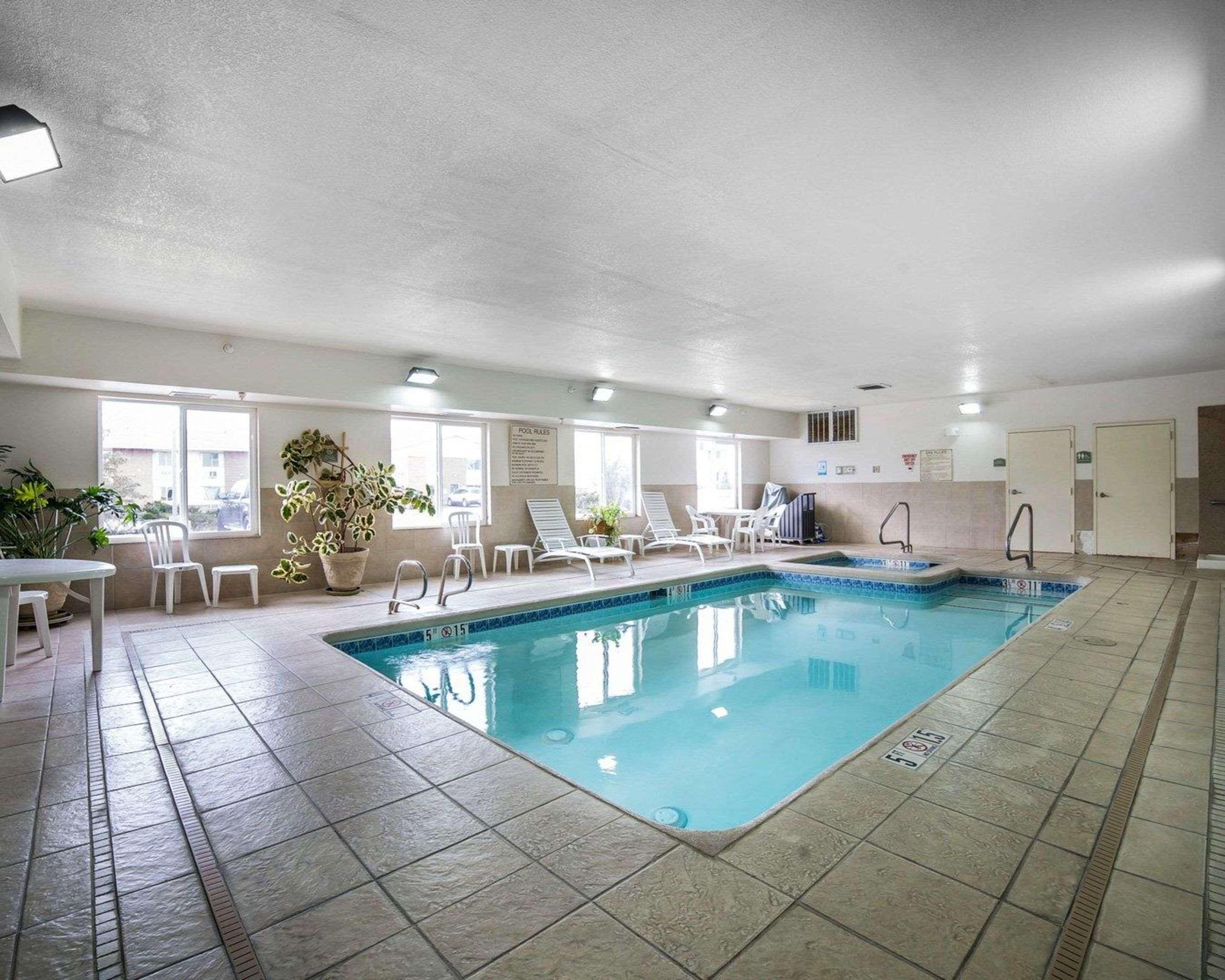 Comfort Inn & Suites Роулинс Экстерьер фото