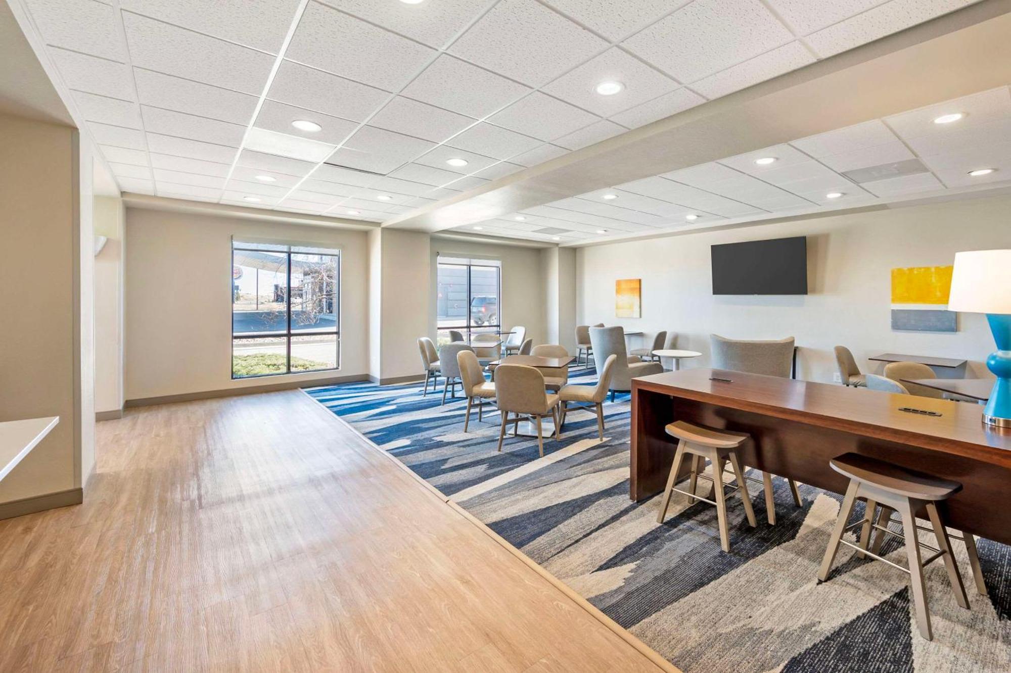 Comfort Inn & Suites Роулинс Экстерьер фото