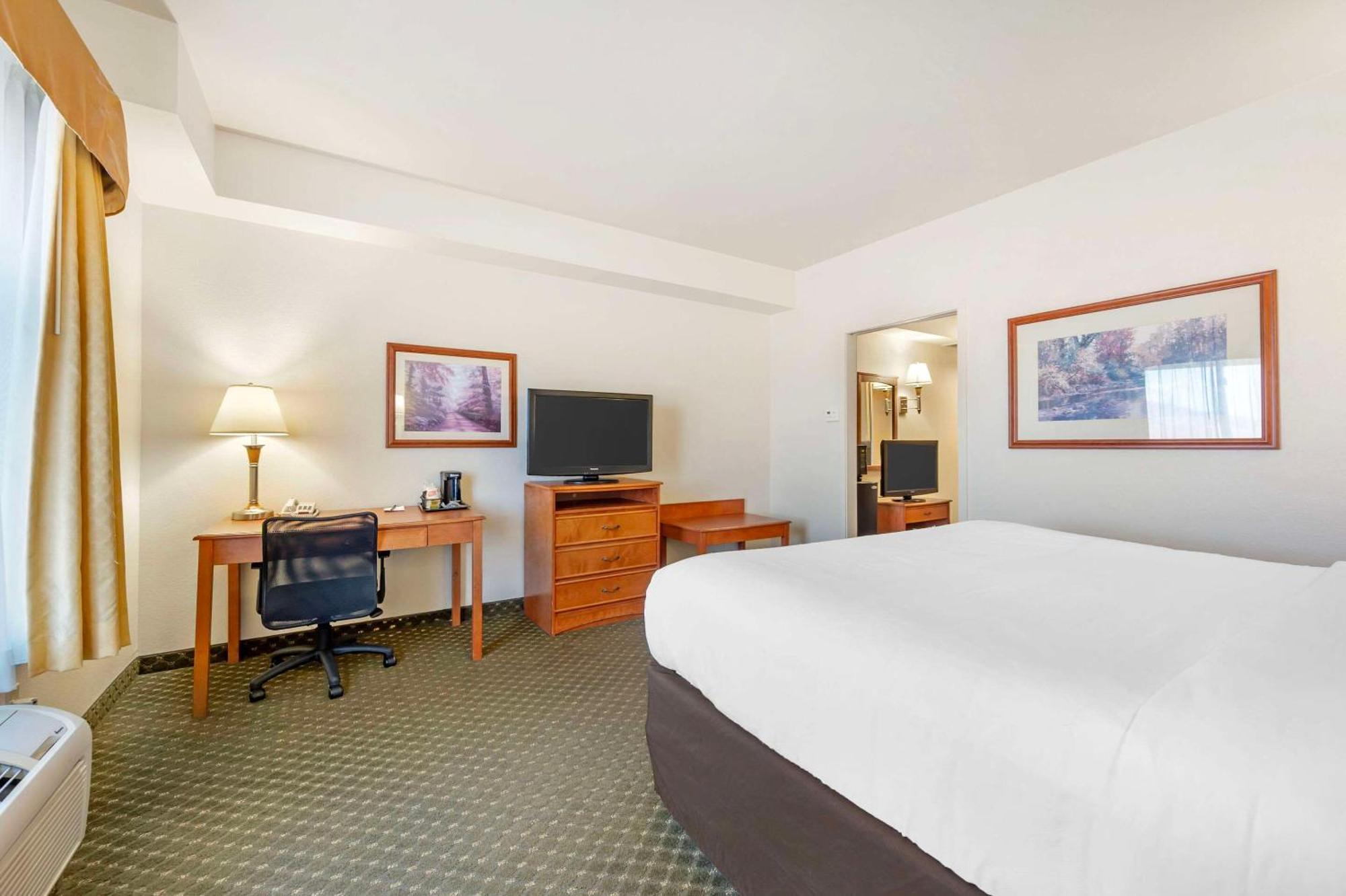 Comfort Inn & Suites Роулинс Экстерьер фото