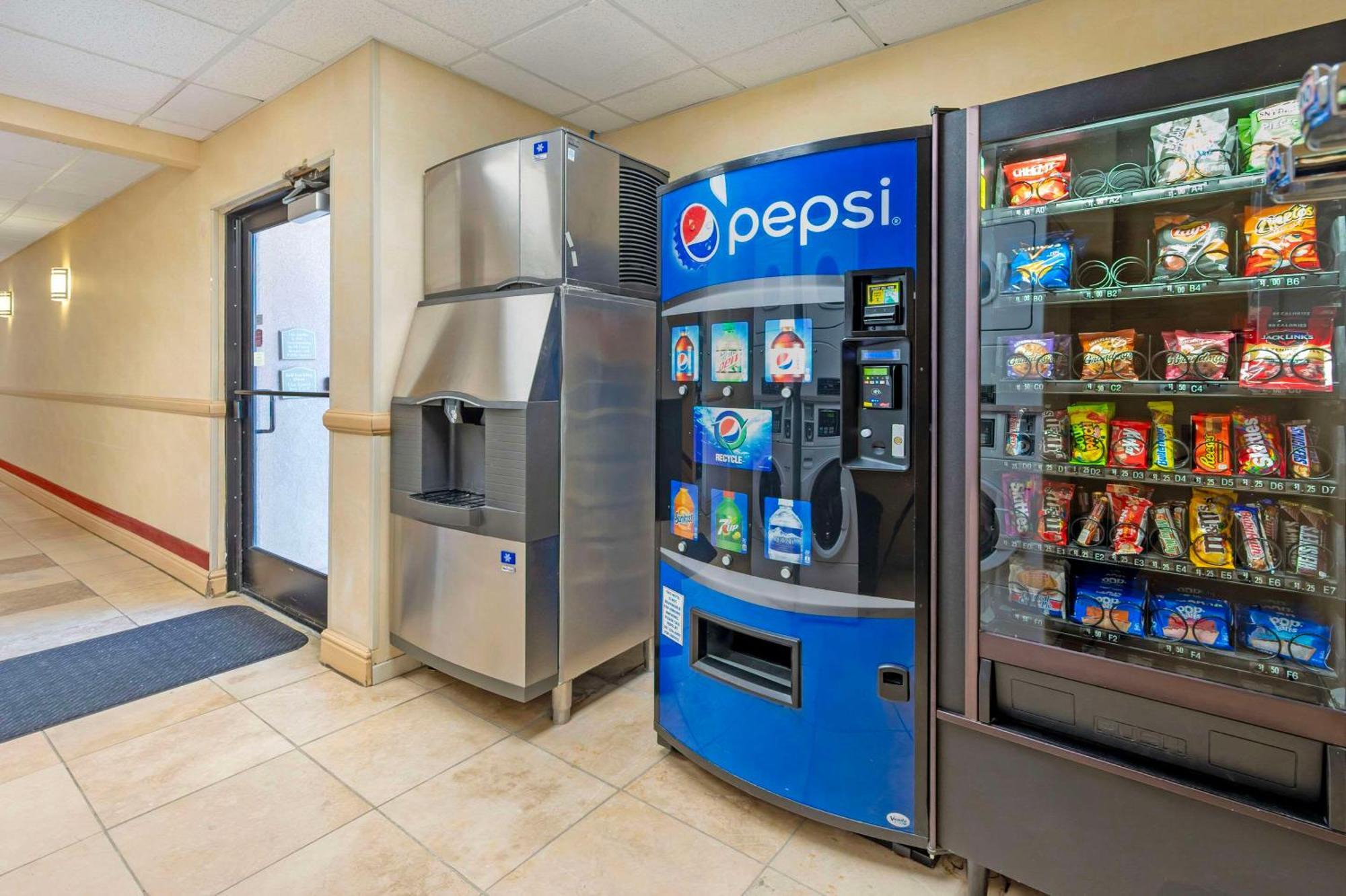 Comfort Inn & Suites Роулинс Экстерьер фото