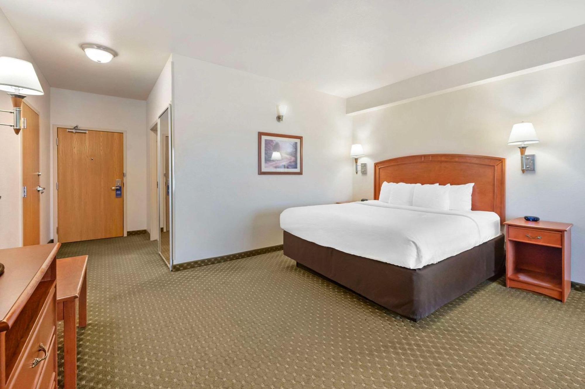 Comfort Inn & Suites Роулинс Экстерьер фото