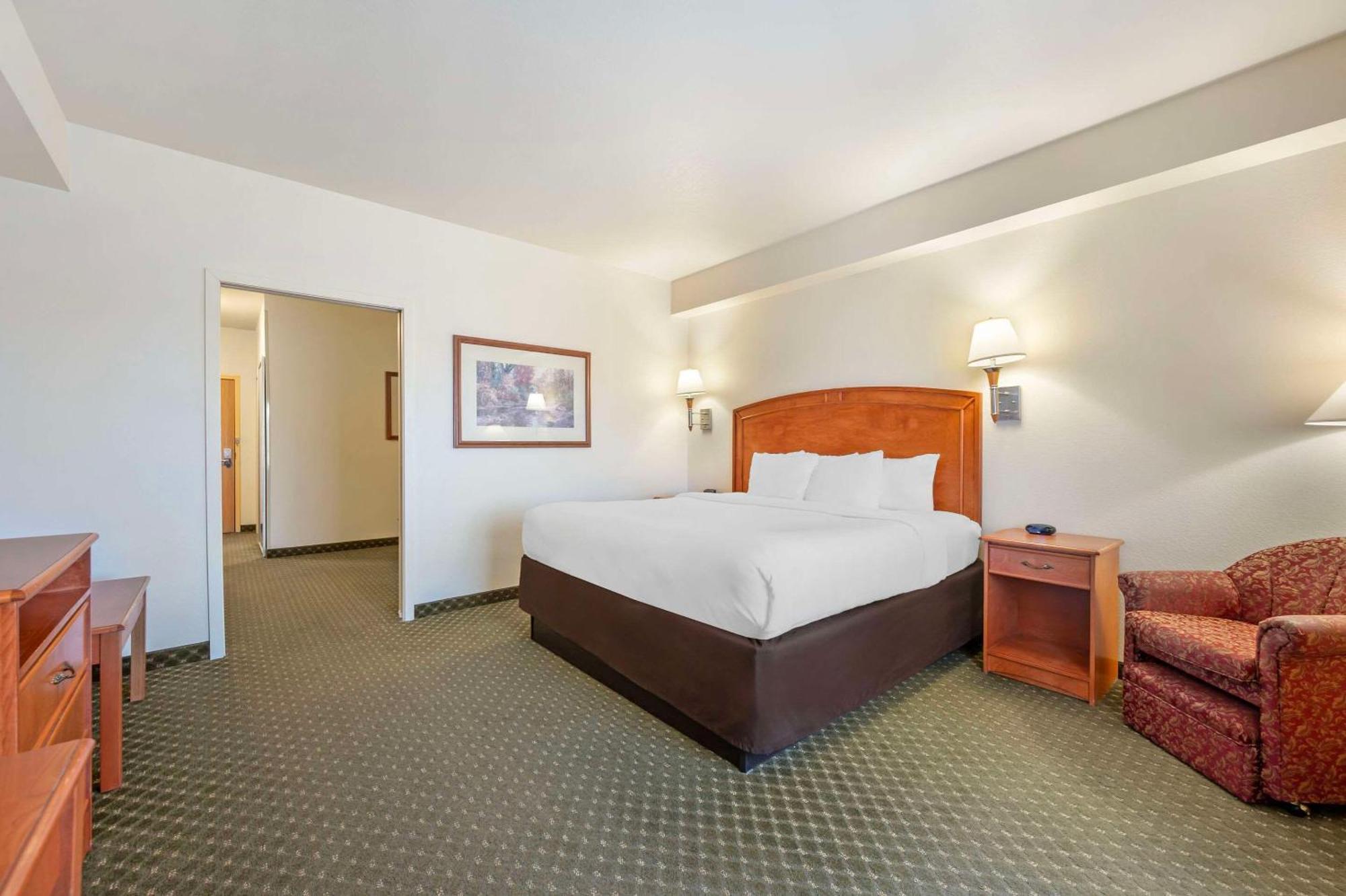 Comfort Inn & Suites Роулинс Экстерьер фото