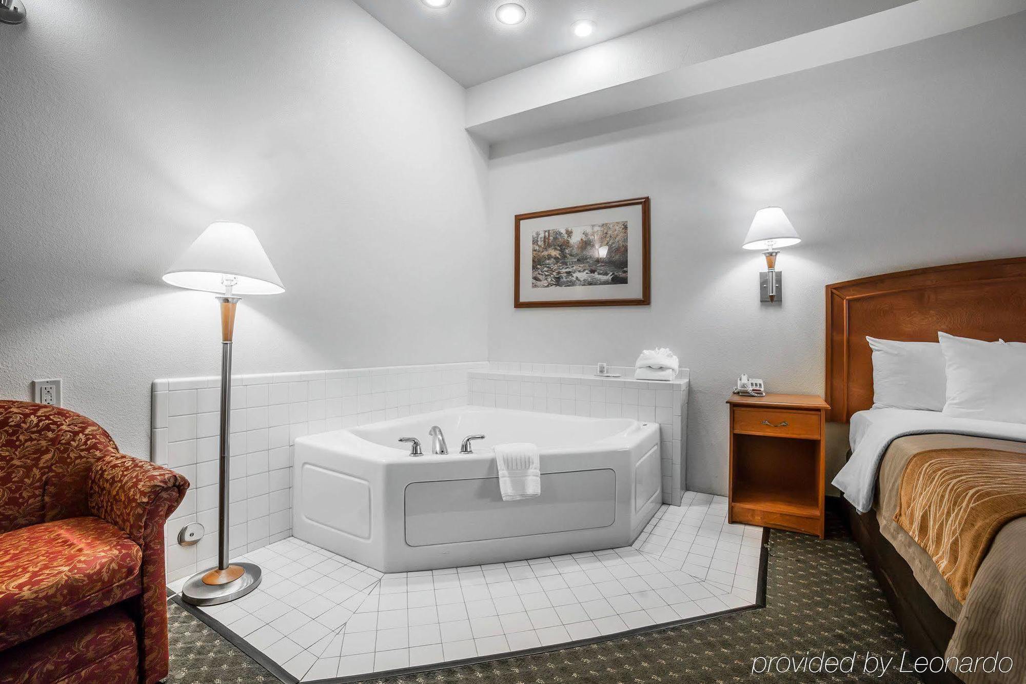 Comfort Inn & Suites Роулинс Экстерьер фото